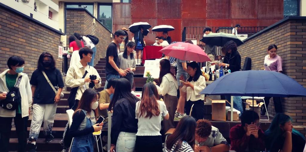 竞技宝JJB官方网站【缤纷校园】建筑学院：“假日集市“张扬个性展示青春