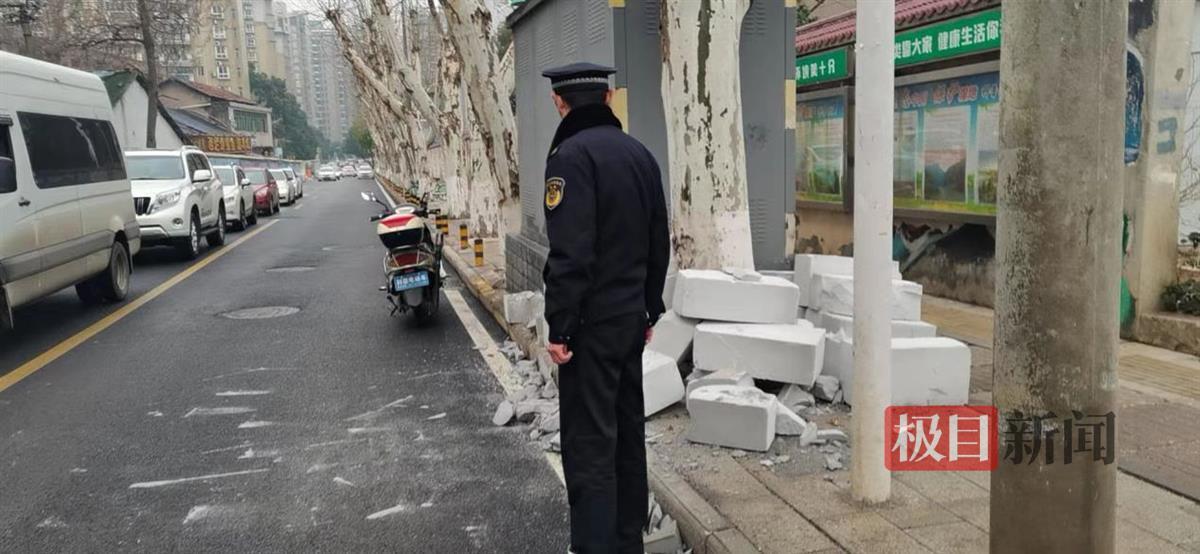 业主随意丢弃建筑垃圾领到200元罚竞技宝JJB官网入口单