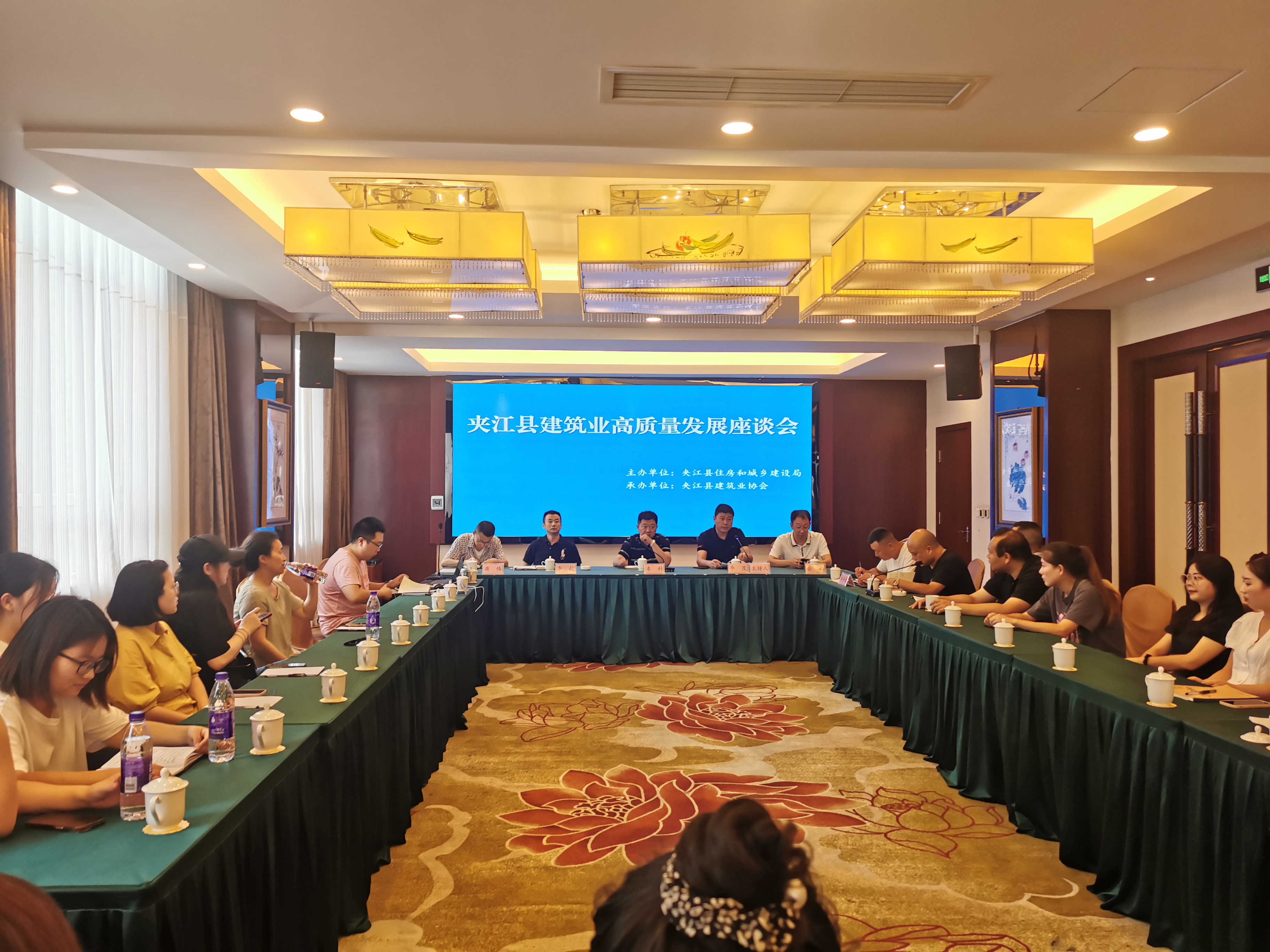 区县动态丨竞技宝JJB夹江县住建局 召开促进全县建筑业高质量发展座谈会
